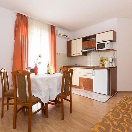 Marija F4 Apartment คิร์ก ภายนอก รูปภาพ