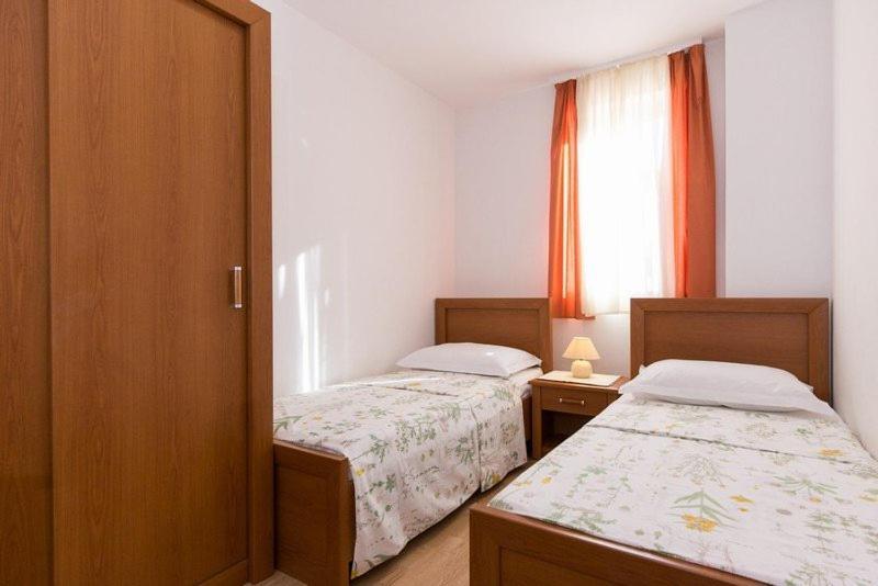 Marija F4 Apartment คิร์ก ภายนอก รูปภาพ