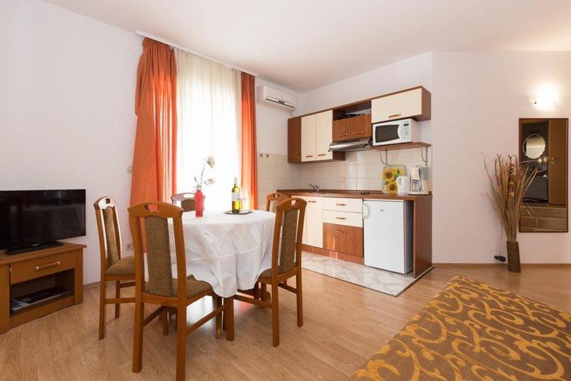 Marija F4 Apartment คิร์ก ภายนอก รูปภาพ