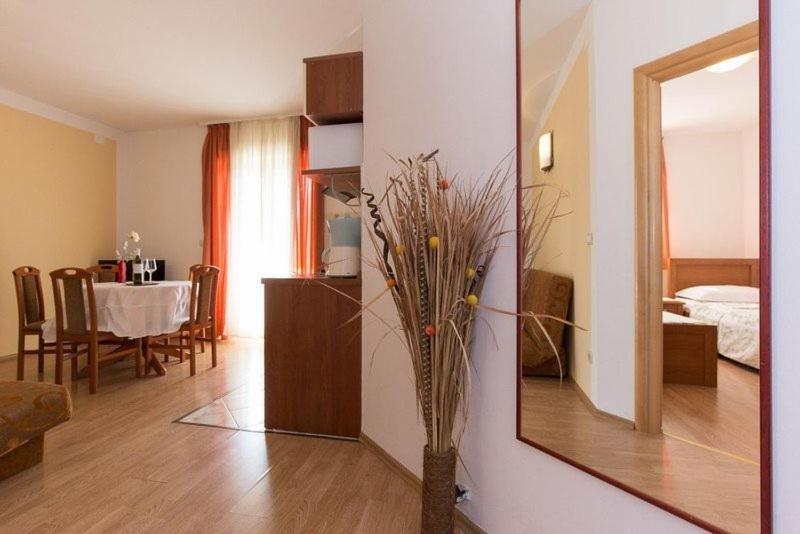 Marija F4 Apartment คิร์ก ภายนอก รูปภาพ